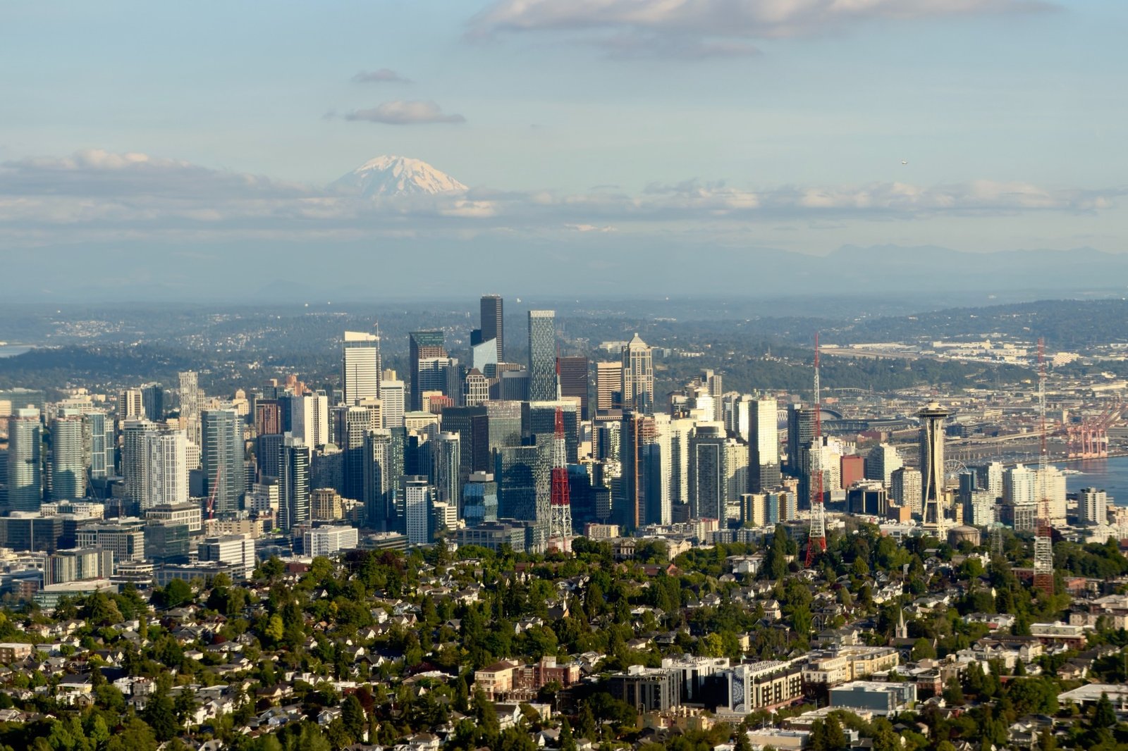 Seattle skyline with Mount Rainier and the Space Needle